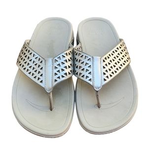 Fitflop silver sandals with Micro Wabble Technology women's size 9